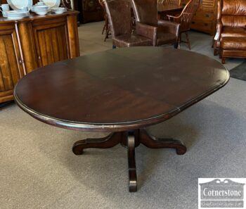 Pottery Barn Round Table with 1 Leaf