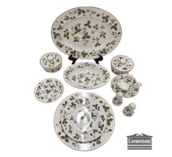 13788-1-Set Wedgwood Wild Strawberry for 12