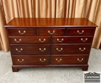 5020-1352-HH Mah Dresser